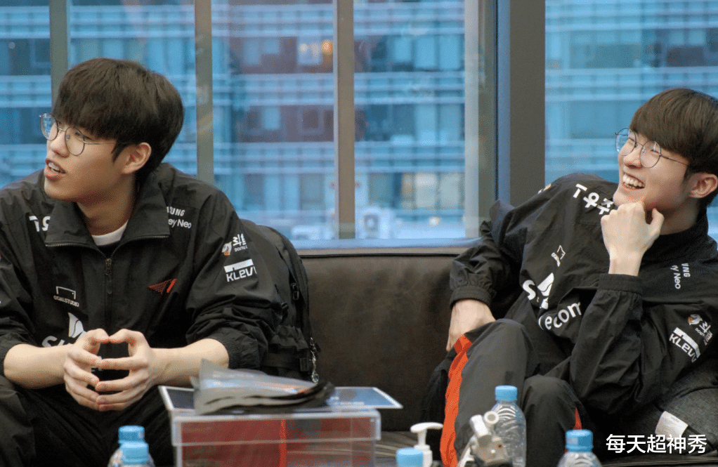 BRO碾压FPX,Oner打出惊人五杀峡谷大战全球总决赛,点燃全场激情 BRO碾压FPX,Oner打出惊人五杀峡谷大战全球总决赛,点燃全场激情