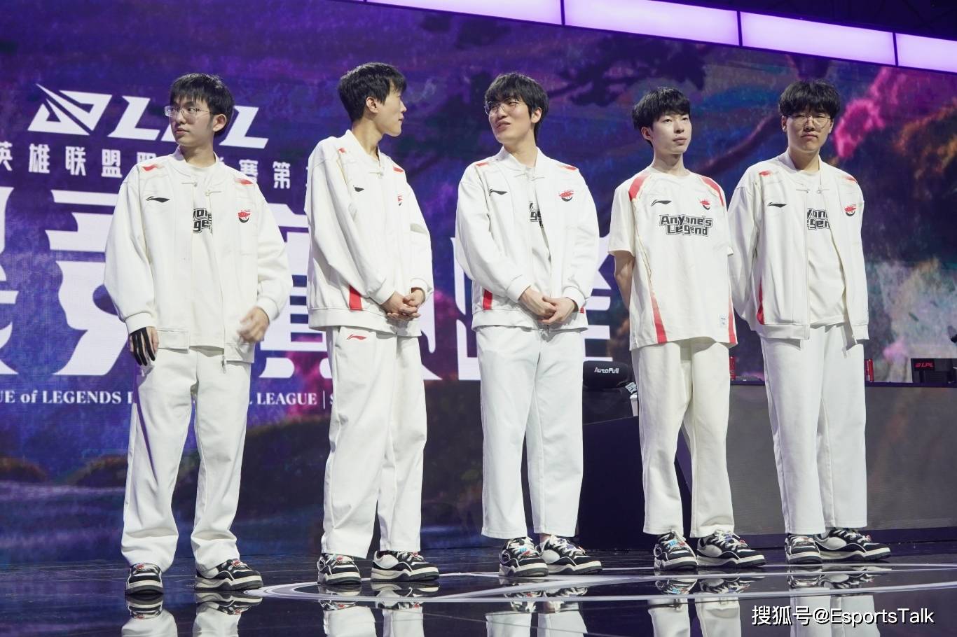 BLG翻盘TL，Kanavi团战一打五鏖战多局四强赛，引爆全场热议