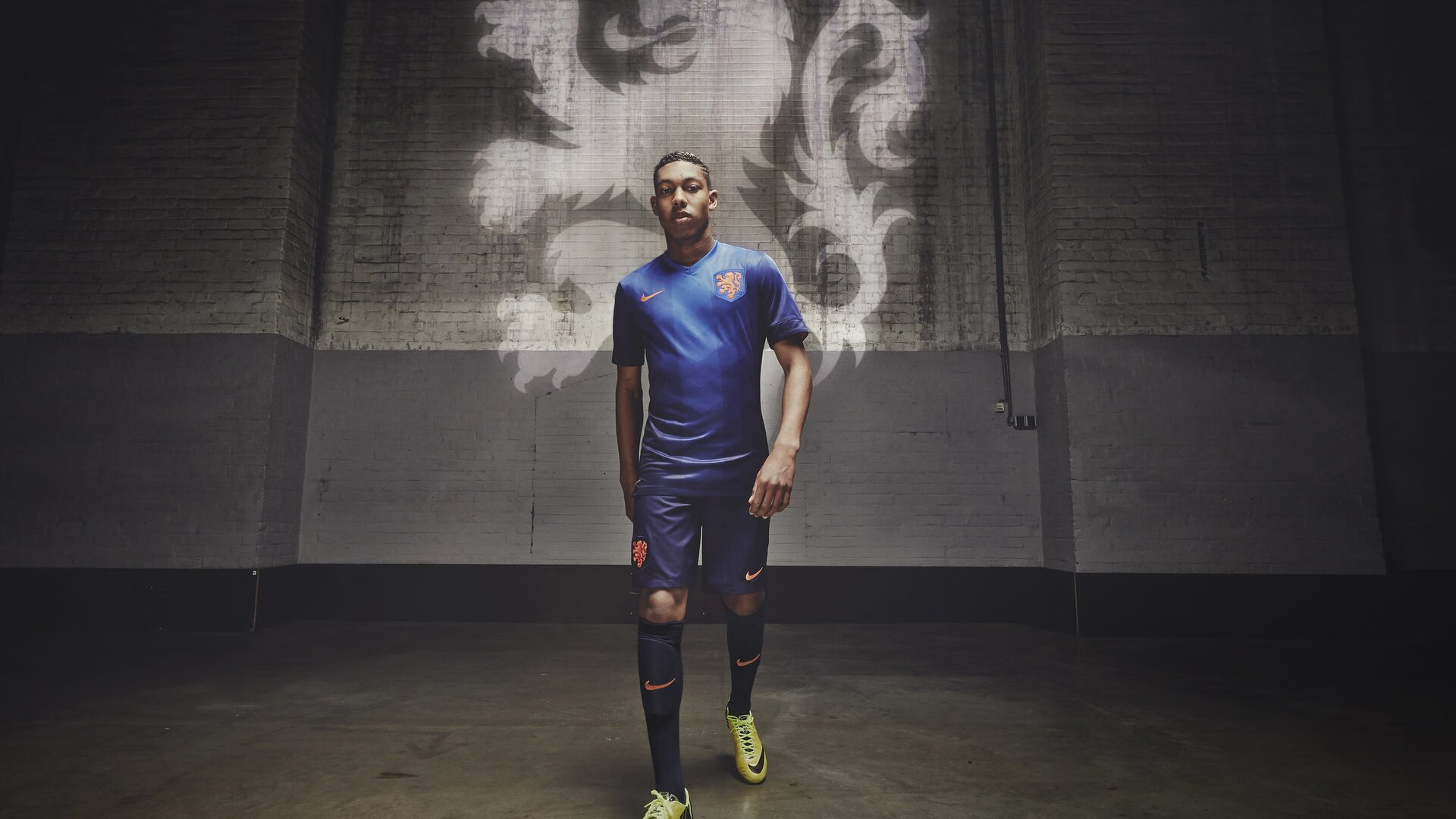 开云体育平台APP-一人一城！伊布末节狂飙导演逆转，传奇今夜加冕