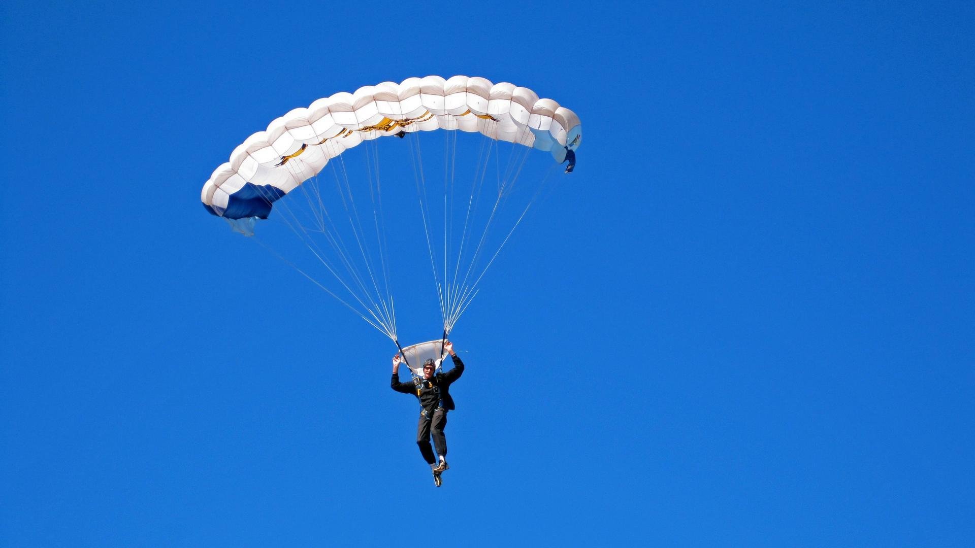 抢七夜，巨星布伦森如何用一颗篮球改写命运